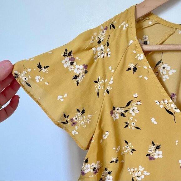 H&M Floral Flutter Sleeve V Neck Blouse Size 12 - Picture 4 of 6